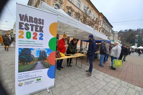 a Városi Esték stábja az Erzsébet téren (fotó: Jakab Zsolt)